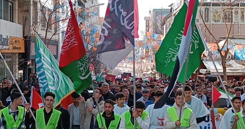 Hür Gençlik Siverek'te Gazze için yürüdü