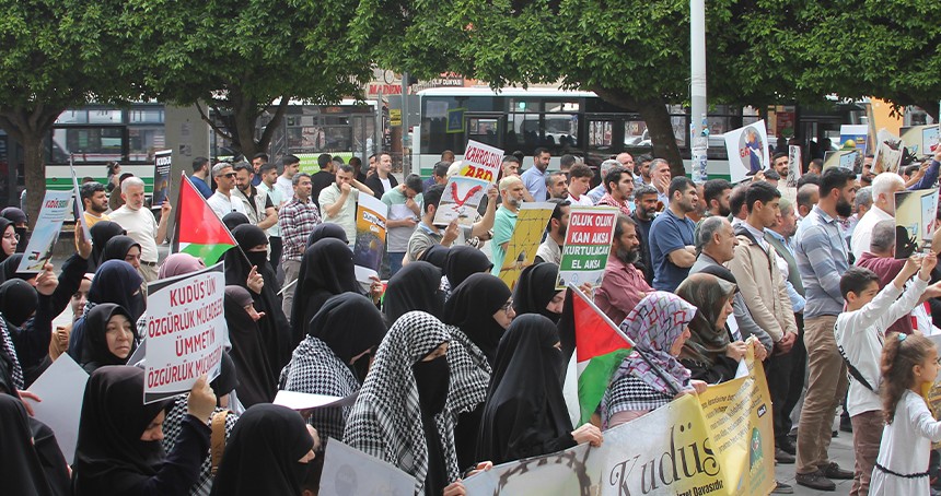 "Dünya Kudüs Günü" münasebetiyle Adana'da kitlesel yürüyüş düzenlendi