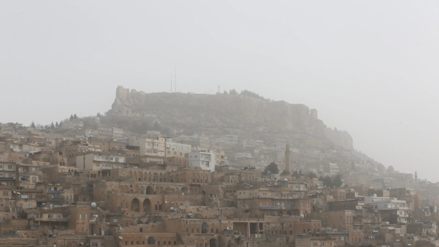 Mardin'de toz fırtınası etkisini sürdürüyor