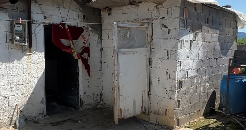 Adana Umut Kervanından ihtiyaç sahibi ailenin evini onarmak için yardım çağrısı