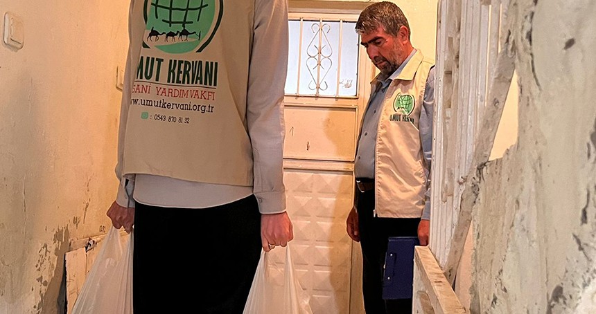 Umut Kervanı Şırnak'ta onlarca aileye gıda yardımında bulundu