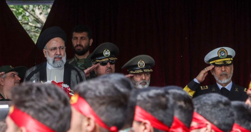 İran'da Ulusal Ordu Günü dolayısıyla askeri geçit töreni düzenlendi