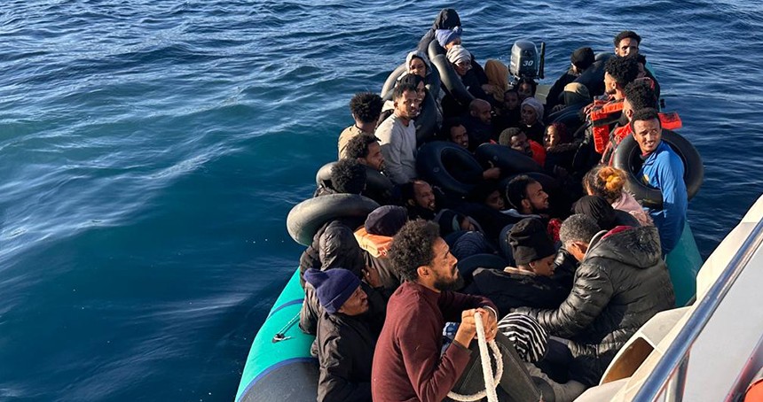 Yunanistan unsurlarınca geri itilen 37 düzensiz göçmen kurtarıldı