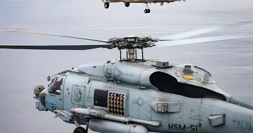 Japonya'da düşen 2 askeri helikopterin mürettebatından bir kişi ölü bulundu