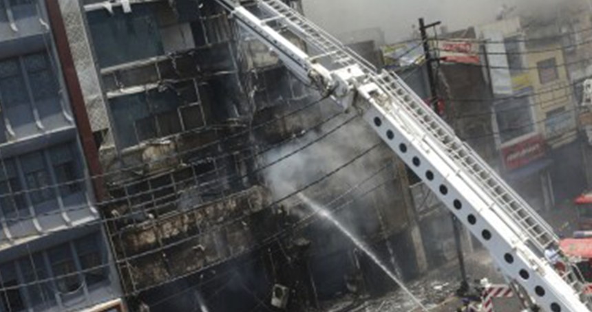 Hindistan'da bir otelde çıkan yangında 6 kişi öldü 