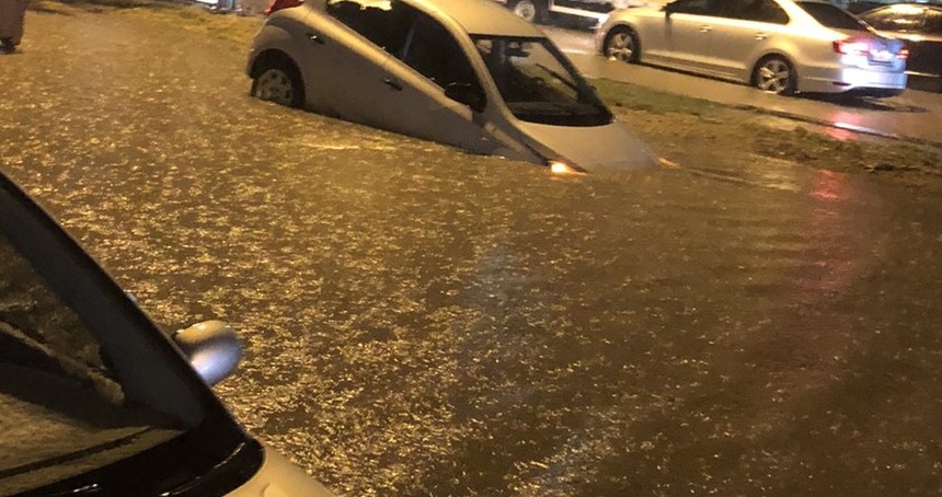 Ankara'da sağanak sele neden oldu