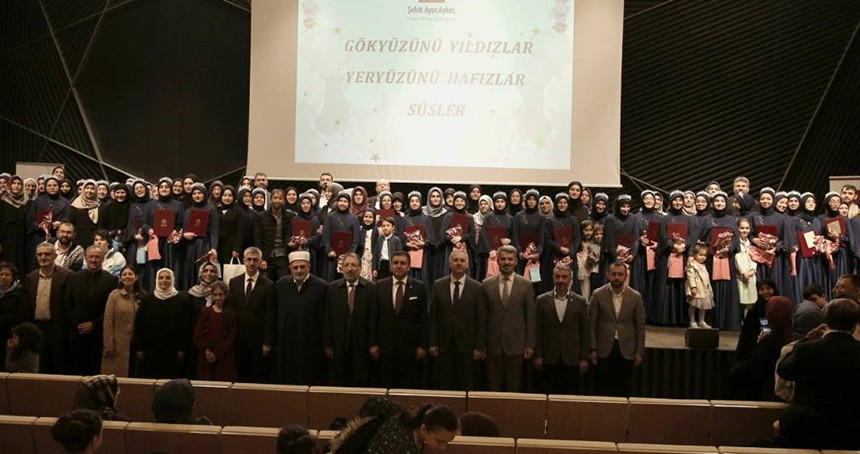 Üsküdar'da 41 hafize taç giydi