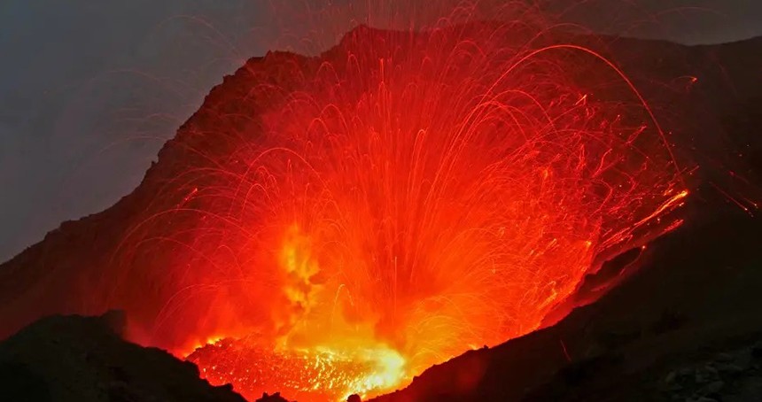 Endonezya'daki Semeru Yanardağı'nda volkanik patlama 