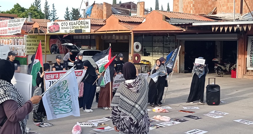 Adanalı eğitimcilerden İncirlik Üssü önünde işgalci protestosu