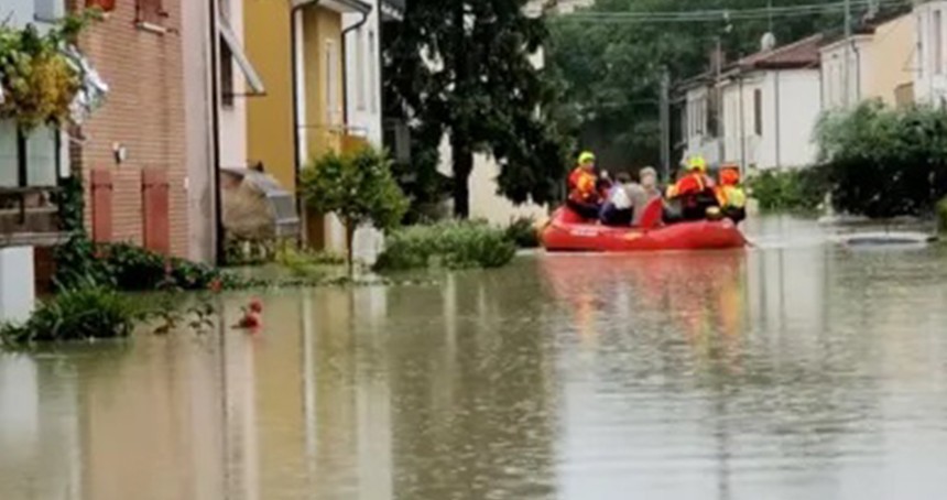 İtalya’da sağanak yağış sonrası meydana gelen selde 15 kişi öldü