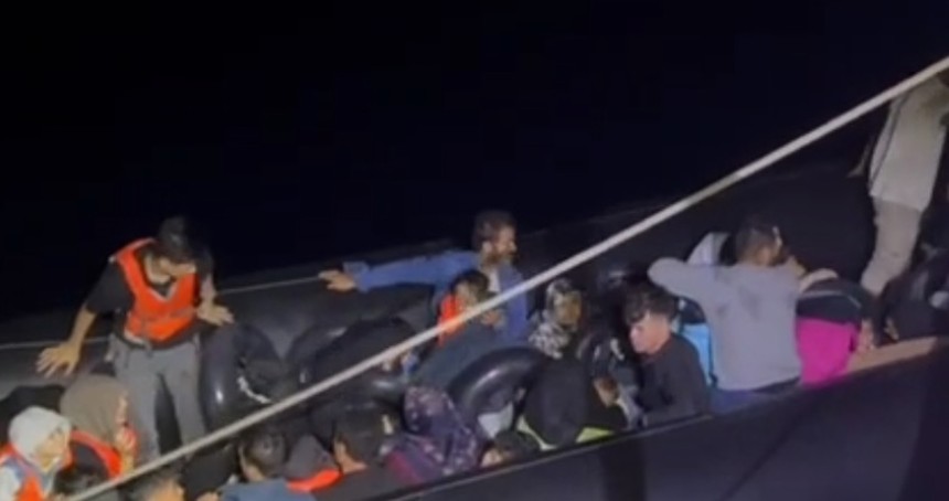 Muğla açıklarında 56 düzensiz göçmen kurtarıldı