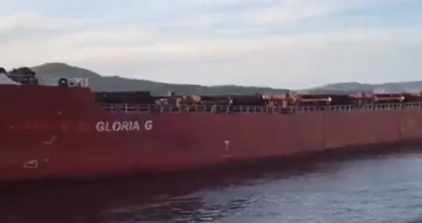 Çanakkale Boğazı'nda arızalanan gemi limana yanaştırıldı