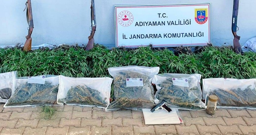 Evinde silah ve uyuşturucu bulunan şahıs gözaltına alındı