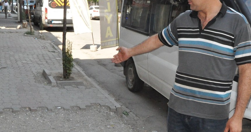 Batman'da bozuk bırakılan kaldırımlar vatandaşı mağdur ediyor