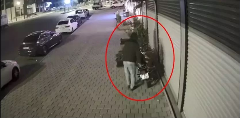 Motosiklet hırsızlığı kamerada