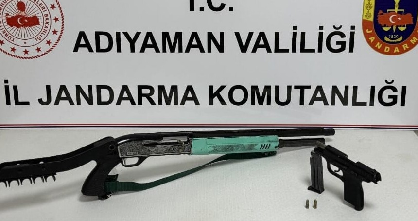 İkametinde bulunan silahlara el konuldu