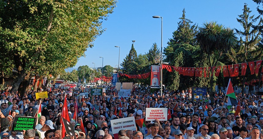 Sakarya'da şehid İsmail Heniyye'nin son vasiyeti için yüzlerce kişi yürüdü