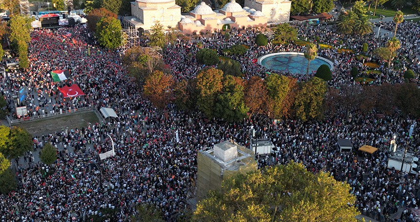 Yüzbinler Ayasofya'da Heniyye'nin vasiyetini yerine getirdi