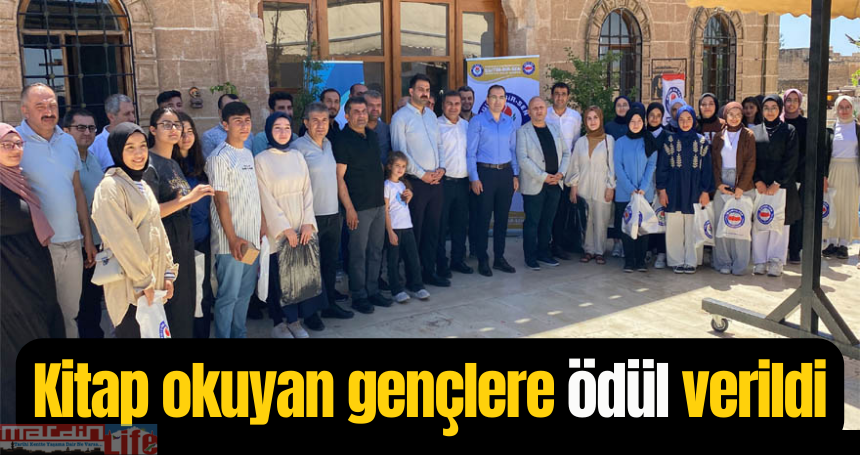 Mardin'de kitap okuyan gençlere ödül verildi