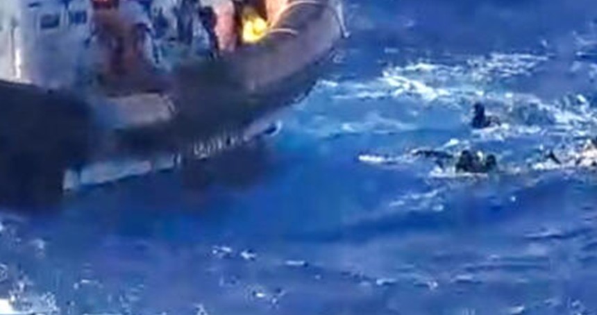 İtalya açıklarında göçmen teknesi battı: 21 kayıp