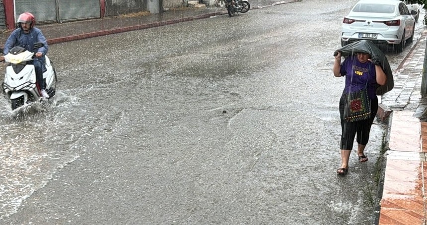 Sağanak Yağış ve Rüzgar Hayatı Olumsuz Etkiledi