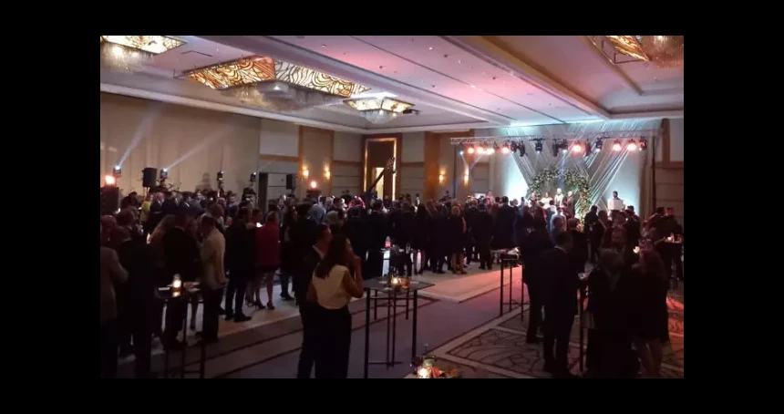 Aşiret düğünü değil ama takı takmak için adeta birbirileri ile yarıştılar!