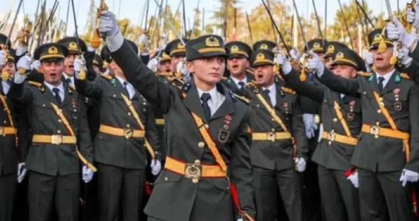 Teğmen Ebru Eroğlu'na ihraç talebi neden tebliğ edildi? Ne olmuştu?