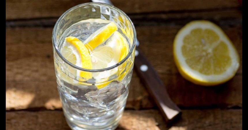 Maden suyu ve limonun birlikte tüketimi faydalı mı? Ne gibi zararları var?