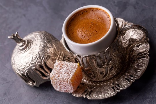 Yüzyıllardır geleneksel içeceklerimizden biri olan Türk kahvesinin faydaları saymakla bitmiyor