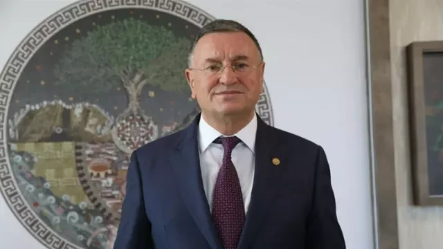 Lütfü Savaş CHP'den neden ihraç edildi?