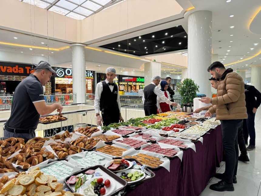 Çalışanlarını kahvaltıda buluşturdu