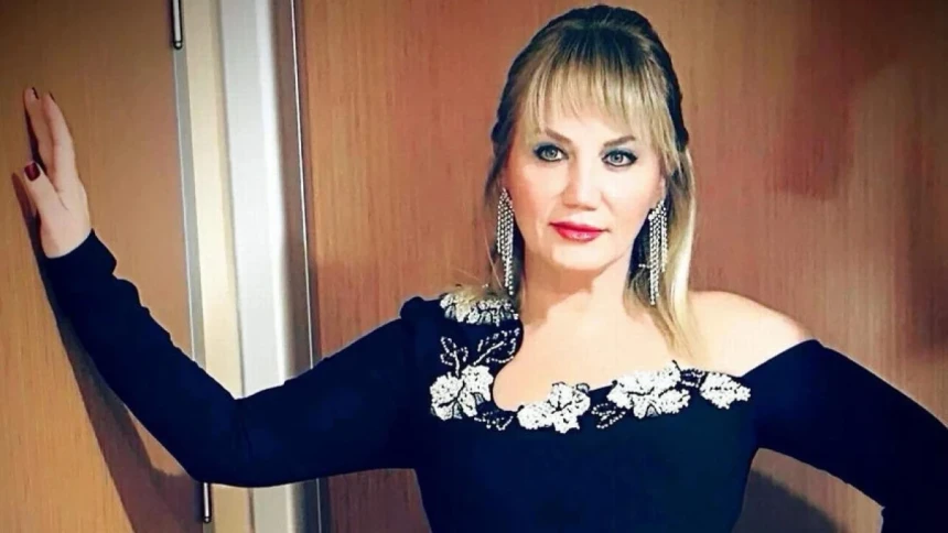 Pınar Aydınlar kimdir?
