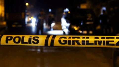 Düğünde bıçaklı kavga: Baba oğul yaralandı