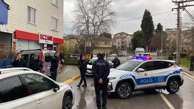 Uzman çavuş kaldırımda otururken canına kıydı