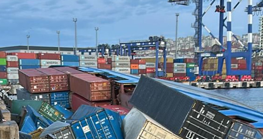 Ambarlı Marport Limanı'nda konteyner gemisi yan yattı