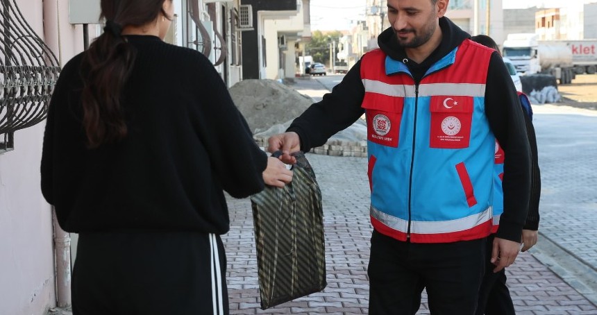 Mardin’de 6 bin 337 öğrenciye çalışma kitap seti dağıtıldı