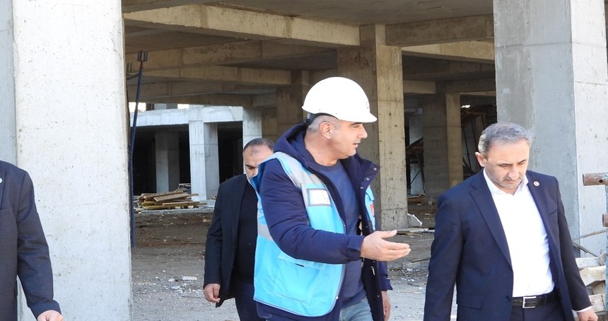 Vekil Demir, Şırnak'ta inşaatı devam eden bölge hastanesinde incelemelerde bulundu