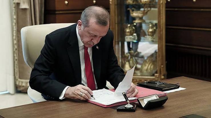Yeni atamalar gerçekleşti! O isimler görevden alındı