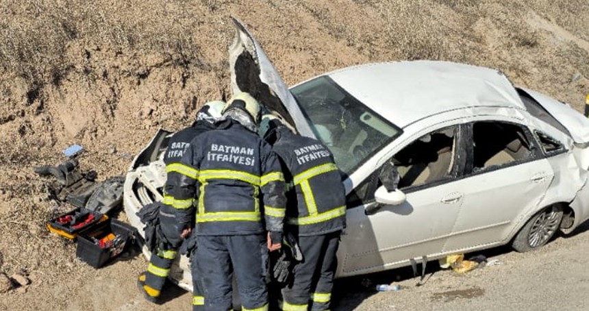 Batman'da otomobil yoldan çıkarak yan yattı. 1'i ağır 7 yaralı