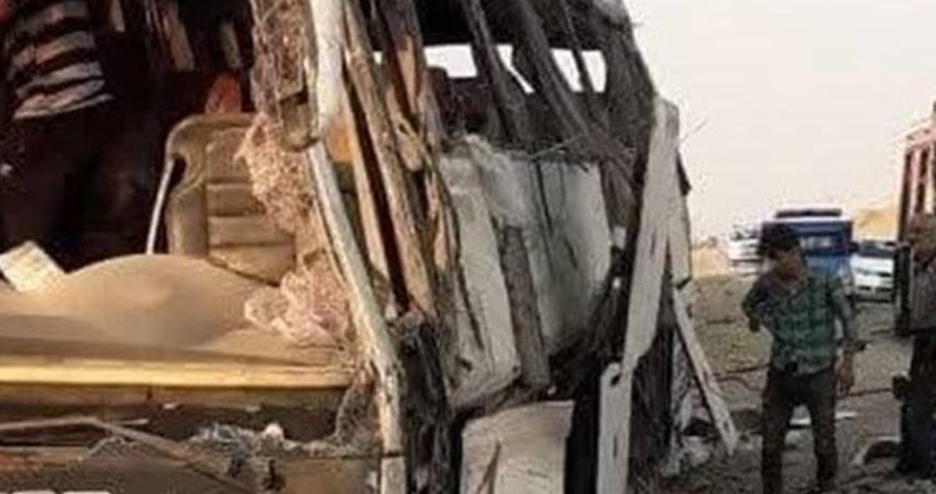 İran'da otobüs devrildi: 54 yaralı
