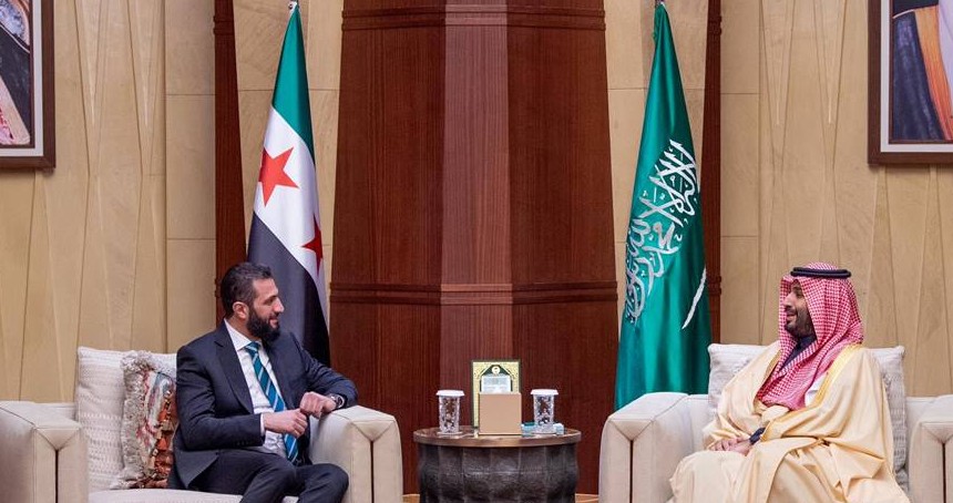 Suriye'nin geçici cumhurbaşkanı ilk resmi yurt dışı ziyareti için Suudi Arabistan'da