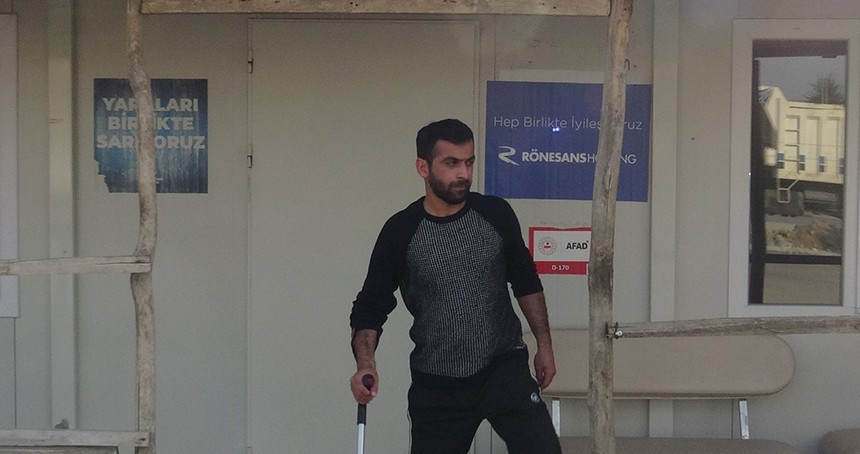 Depremde annesi ve kardeşini kaybeden engelli gencin tek isteği bir işe yerleşmek