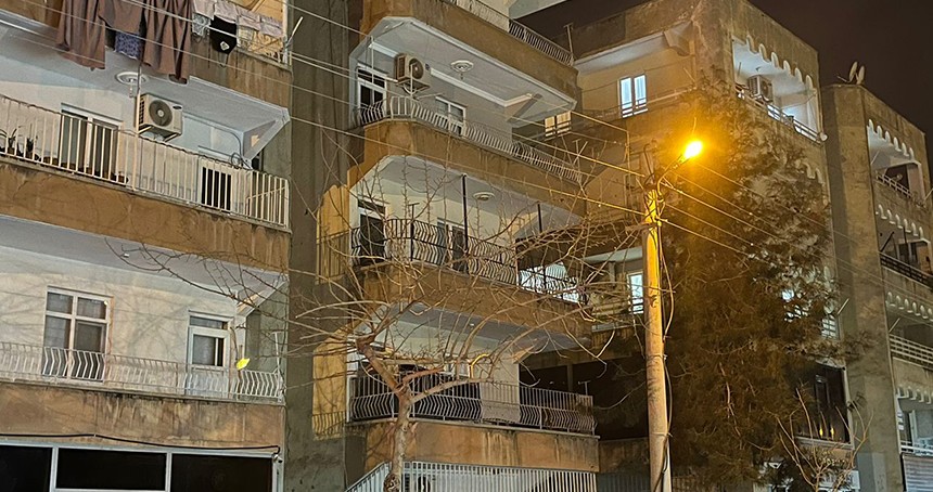 Şanlıurfa’da yıkılma tehlikesi olan bina boşaltıldı