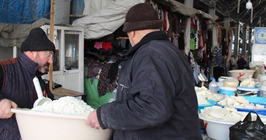 Çetin geçen kış mevsiminde pazar esnafı zor günler geçiriyor