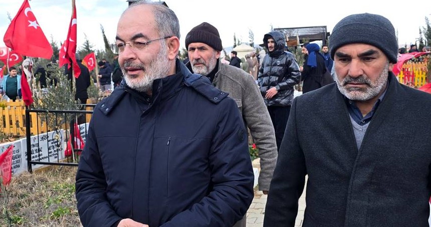 HÜDA PAR Adıyaman İl Başkanlığı, depremde ölenlerin kabirlerini ziyaret etti