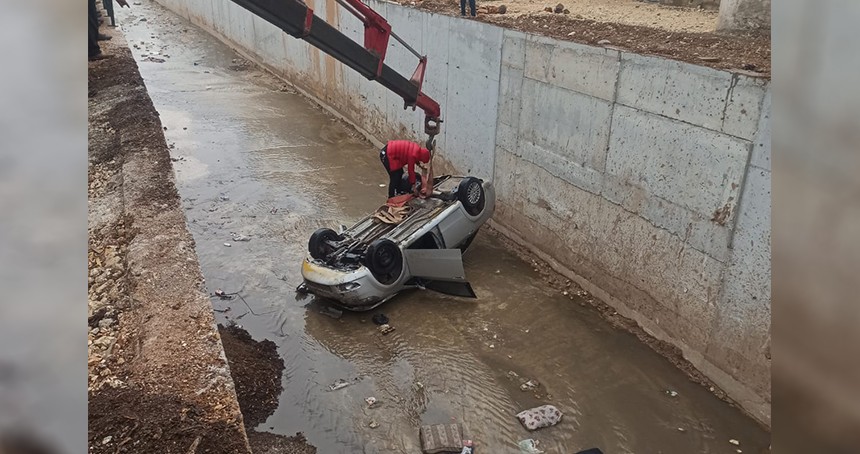 Şanlıurfa'da araç dereye düştü