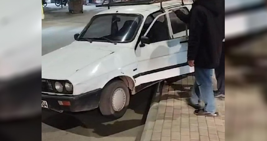 Şanlıurfa’da el freni çekilmeyen otomobil kaza yaptı