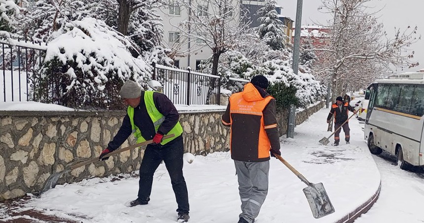 Yeşilyurt Belediyesinden karla mücadele!