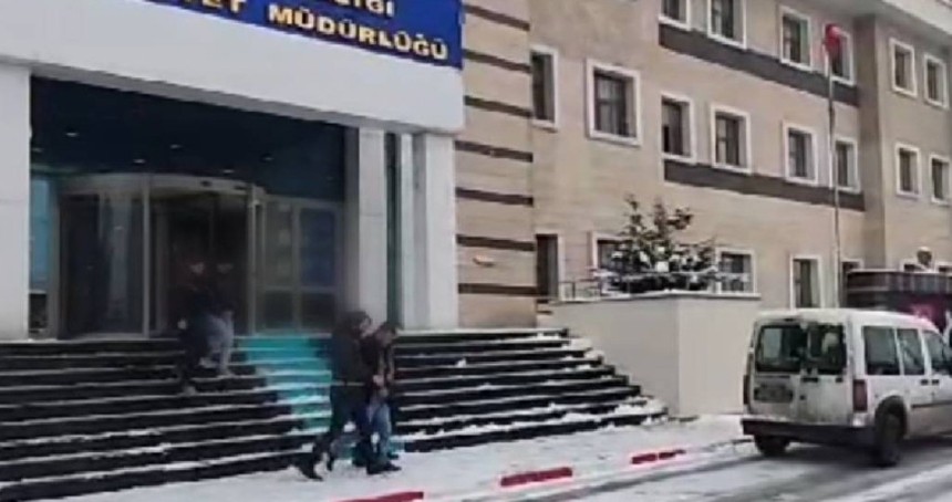 Bitlis’te aracın lastiğine gizlenmiş 5 kilo uyuşturucu ele geçirildi