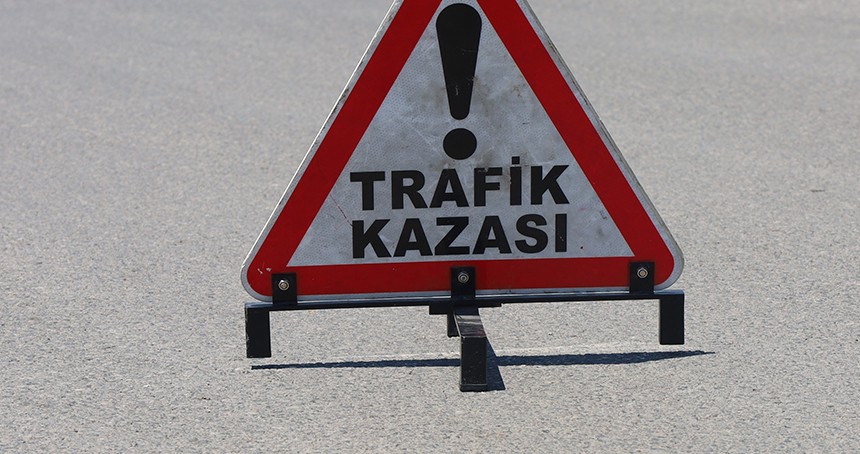 Şanlıurfa'da otomobil şarampole devrildi